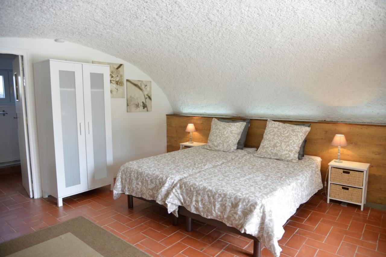 Au Grand Bonheur Bed & Breakfast Besseges Exterior photo